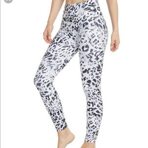 L.A.M. Snow leopard leggings